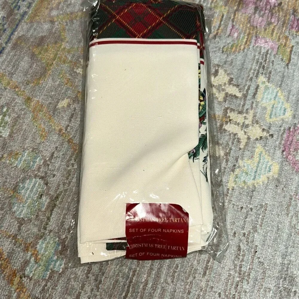 Spode Christmas Napkins Set of 4 Festive Holiday Table Linens Iconic Tree Design